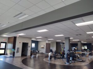 A gym with white ceiling